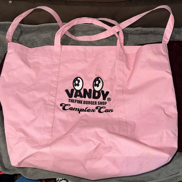 Men’s Or Women’s Vandy The Pink, Pink Large Crossbody/ Shoulder Bag. So BIG! - Picture 1 of 11